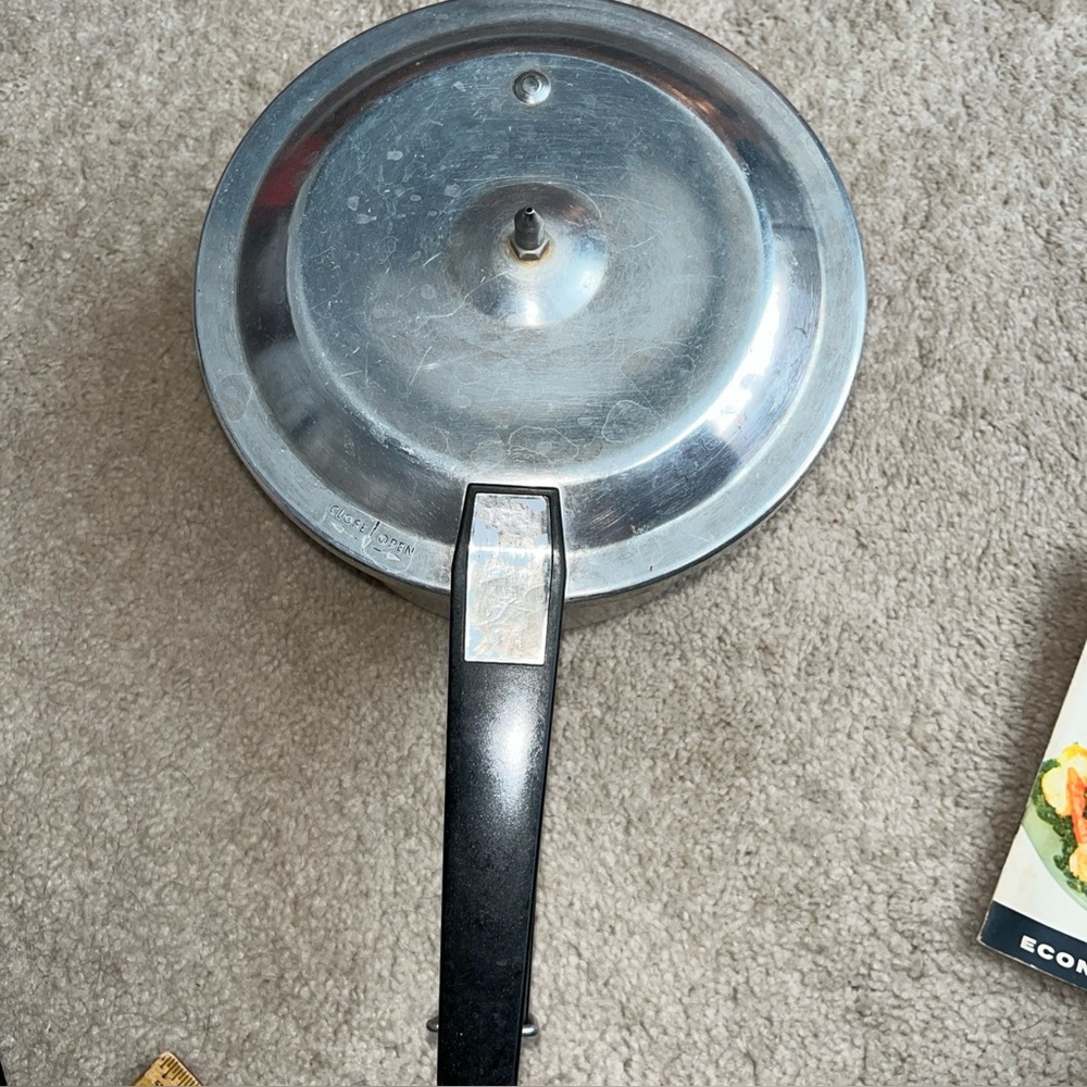 VNTG Mirro-magic Pressure Pan 4 Qt Economy Model With Instruction & Recipe Book